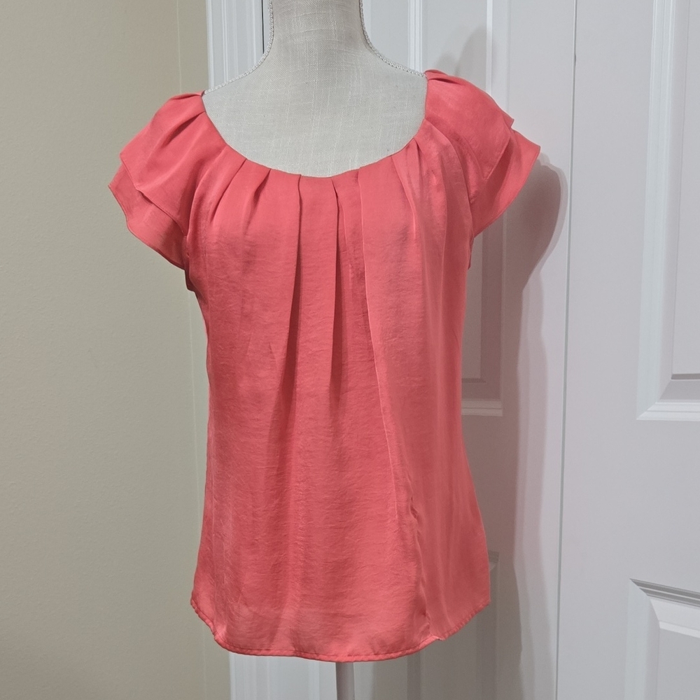 Dressbarn Coral Pleated Blouse With Short Sleeves Sz M In Excellent Condition